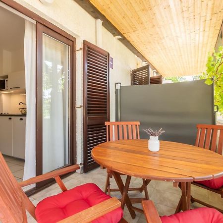 Apartments Vladan With Terrace Baška Екстериор снимка