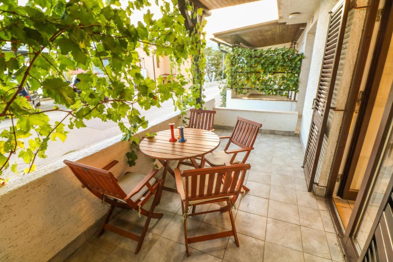 Apartments Vladan With Terrace Baška Екстериор снимка