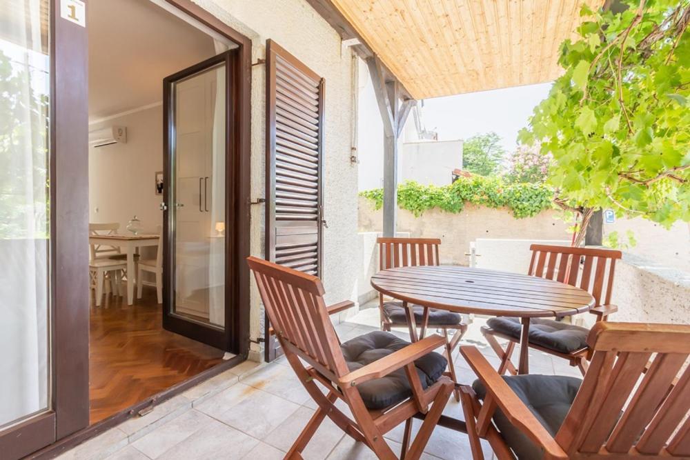 Apartments Vladan With Terrace Baška Екстериор снимка