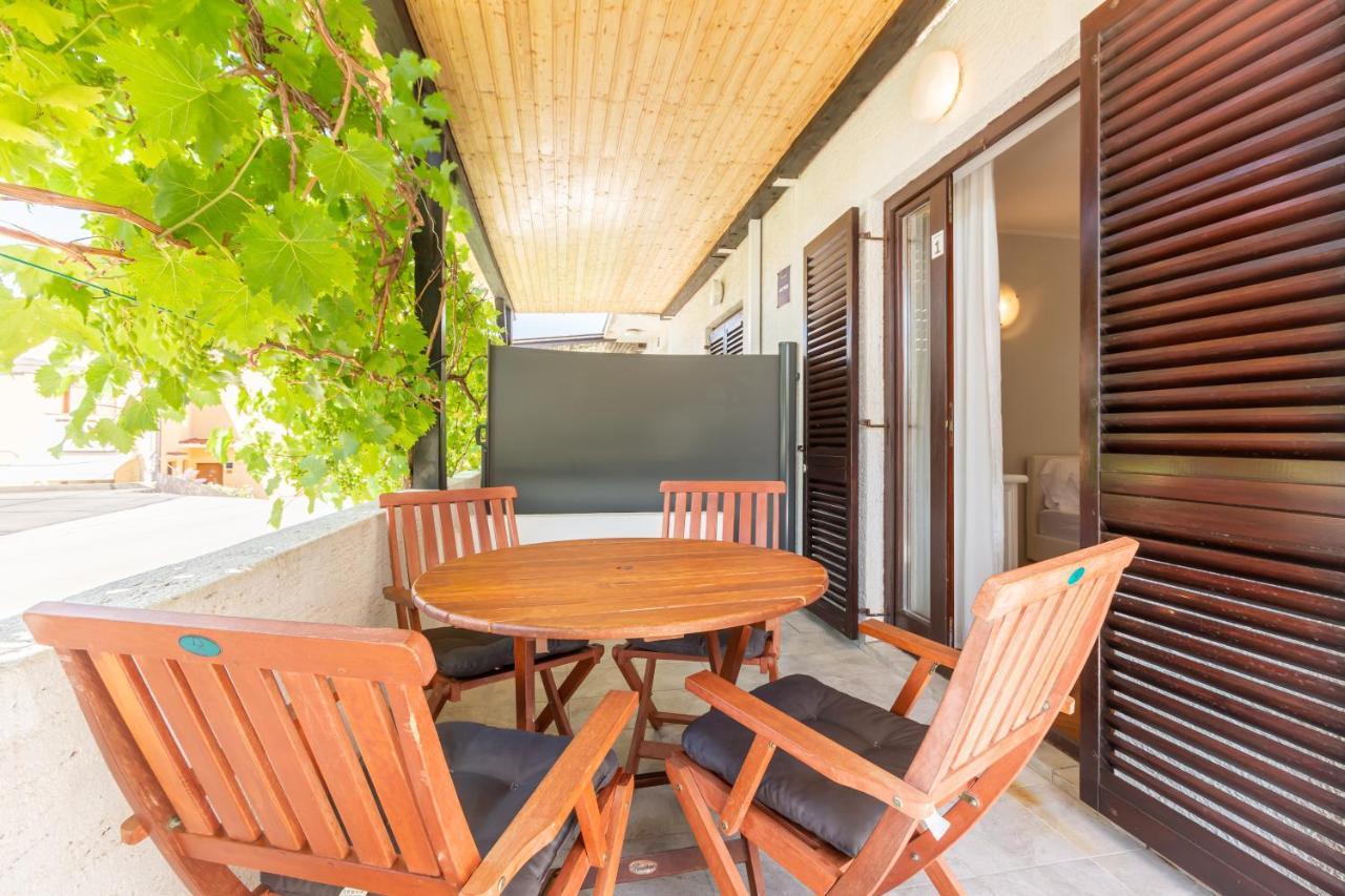 Apartments Vladan With Terrace Baška Екстериор снимка