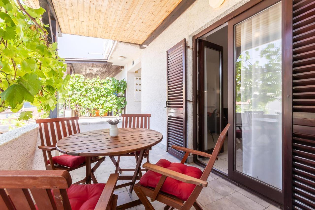 Apartments Vladan With Terrace Baška Екстериор снимка