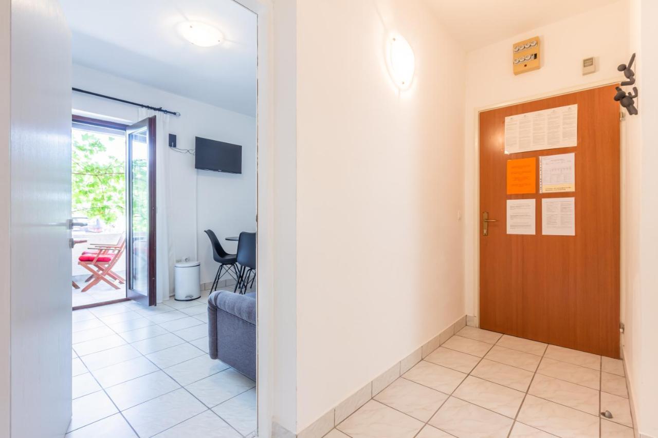 Apartments Vladan With Terrace Baška Екстериор снимка