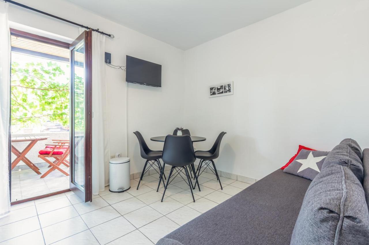 Apartments Vladan With Terrace Baška Екстериор снимка